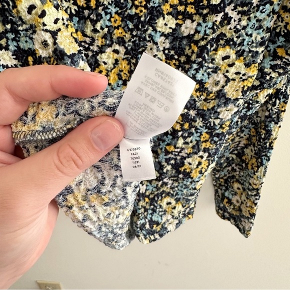 Ann Taylor LOFT Ditsy Floral Blue & Yellow Smocked Career Blouse Size Medium - Picture 9 of 9